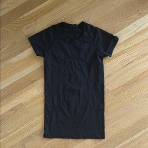 Black, Lululemon swiftly tech